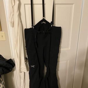Arcteryk Mens Xl black ski bib worn Once. GREAT condition.